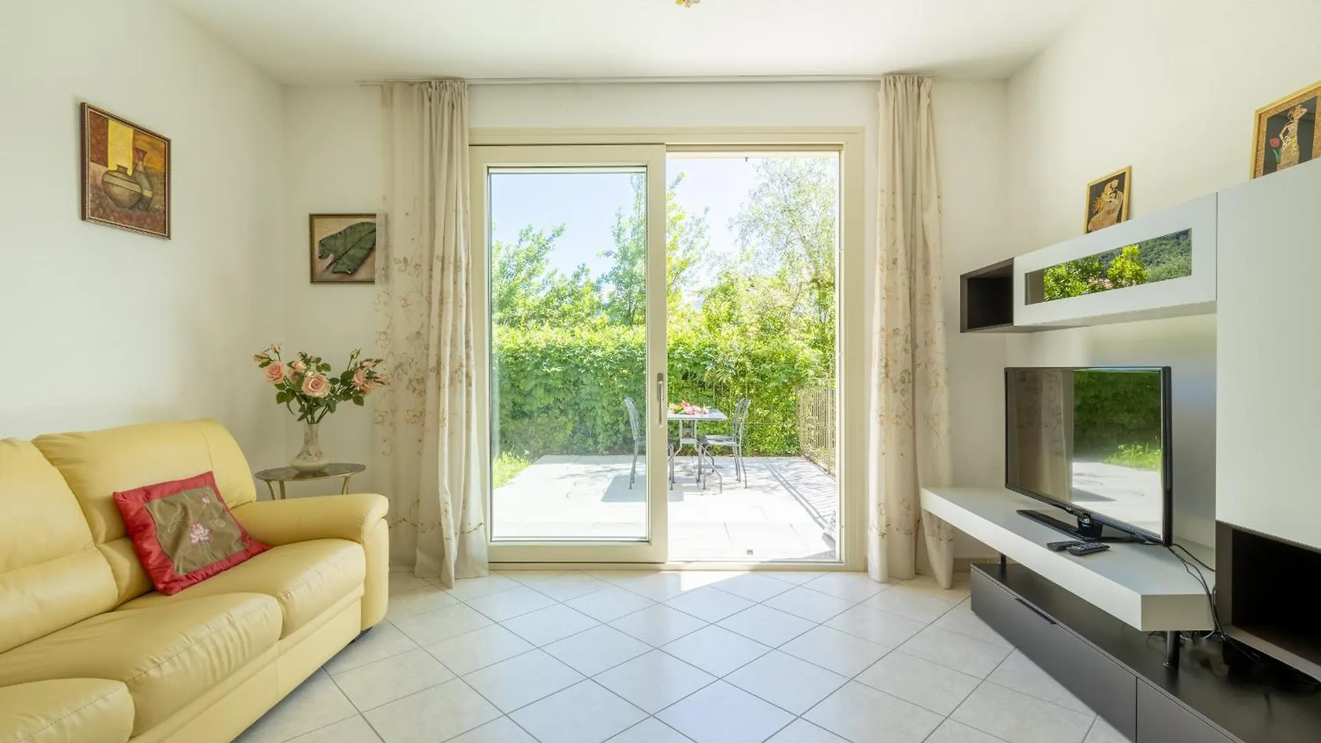 Apartment Tulipani 2 - Tremezzina contacts